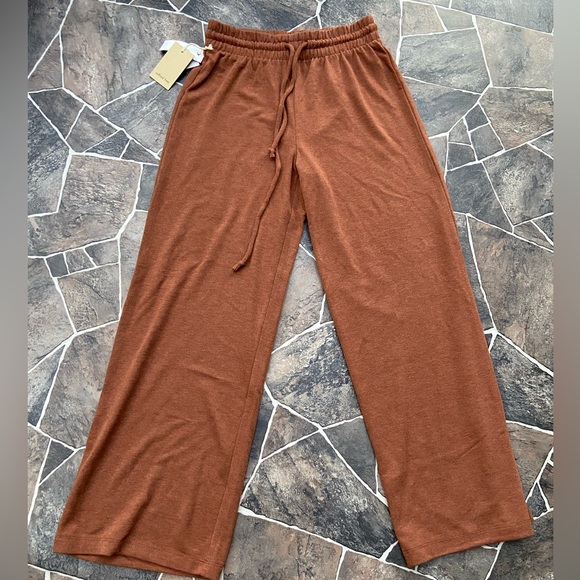 Aritzia wide leg sweats ! - Picture 1 of 1